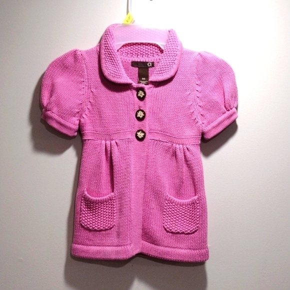 Girl’s Pink Sweater Short Sleeves, 2 pockets 3 Designed Buttons, Kids Size S(4) - Picture 1 of 7
